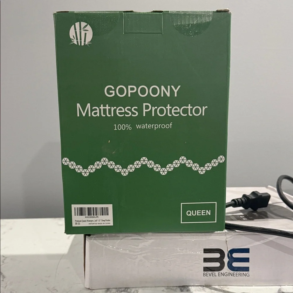 Queen Mattress Protector - Waterproof, Green